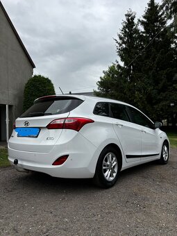 Hyundai i30 kombi 1.6 GDI 99 kW - 2