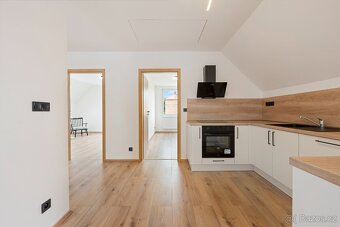 LUXUSNÍ byt Čebín 3kk 158m2 ( vč. zahrada, kuchyň, parking) - 2