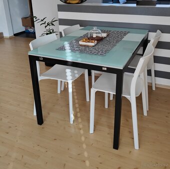 Jídelní stůl CALLIGARIS + 4 židle IKEA - 2