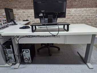 Kancelářský nastavitelný stůl se šuplíky - 2