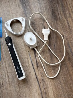 Elektrický kartáček Oral-B - 2