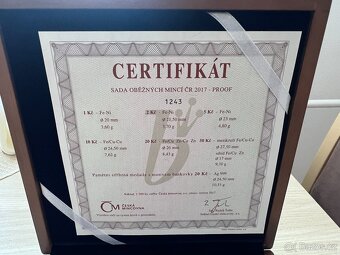Sada oběžných mincí 2017 proof - dřevěná etue - 2