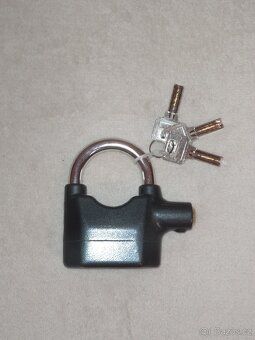 ZÁMEK S ALARMEM - 2