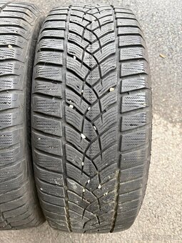 2x zimní 215/55 R17 98V zn. GOODYEAR - 2
