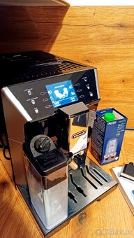 De’Longhi ECAM 550.55.SB (PrimaDonna Class). - 2