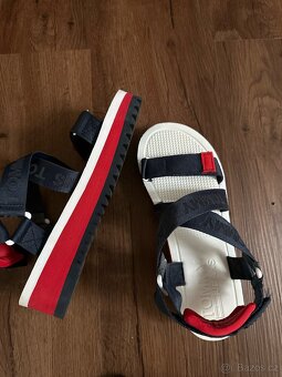 Tommy Hilfiger - 2