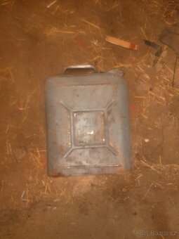 Plechovy kanystr - 2