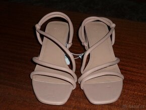 Nové-H&M-Pěkné sandálky,vel.39

 - 2