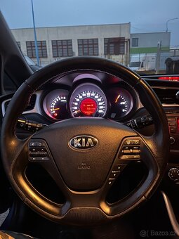 Kia Cee’d JD 1.4 benzin 125 000 Kč - 2