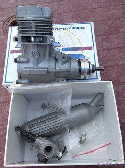 Modelářský motor ASP 7,5 ccm. Vrtule 11/5 + 12/6 + nádrž - 2