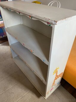 Komoda skřínka malá knihovna - 2