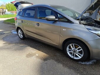 Kia Carens - 2