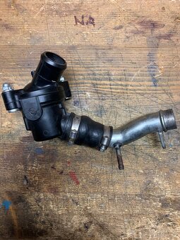 Yamaha YZF R1 - 2008 - termostat komplet - 2
