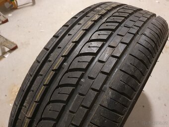 Daruji ocelovy disk s letni pneu 215/55 R16 - 2