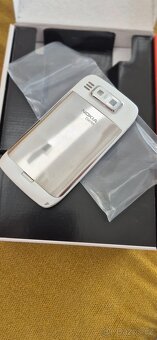 Nokia E72 - jako nova, bílá barva - 2