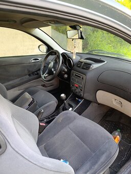 Prodám díly z alfa Romeo 147 1.9 JTD - 2