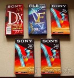 Nabíječka, VHS, TV kabel, redukce na světla. - 2