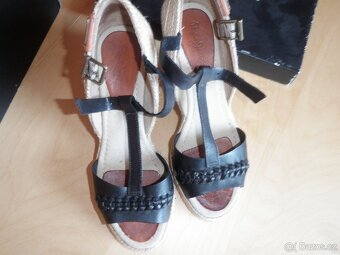 černé kožené sandály zn. Pepe Jeans - vel. 38 - 2