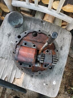 spodní víko hydrauliky zetor 4011 - 2