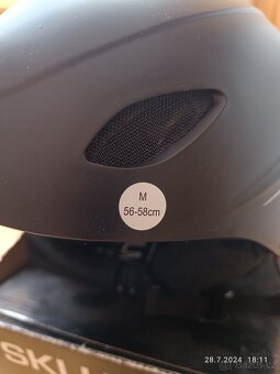 Prodám novou ski helmu velikost M - 2
