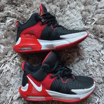 Sportovní basketbalové boty Nike Lebron Witnese 7 - 2