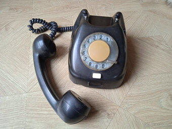 Prodám starý vytáčecí telefon - 2
