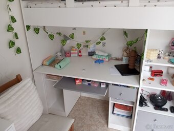 Postel úložným prostorem a stolem na psaní - 2