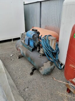 Vzduchový kompresor TOS 300l - 2