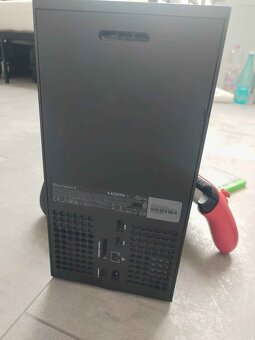 Xbox Series X s hrami a ovladači - 2