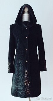 Dámský dlouhý kožešinový kabát s kapucí černý vel. M/38. Nov - 2