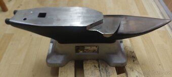 Kovadlina Carré - 2