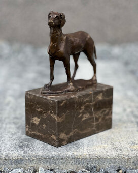 Bronzová socha Lovecký pes - realistická soška psa z bronzu - 2