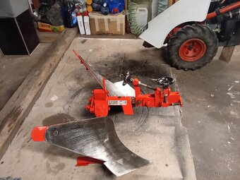 Oboustranný pluh obracák - 2