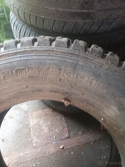 205 70 15 - 2