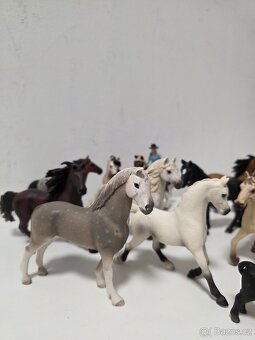 Koně, chovatelé a stáje. - 2