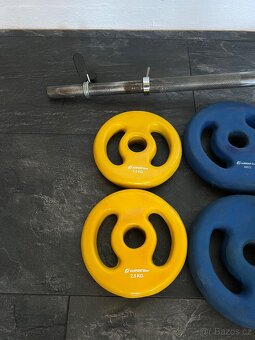 Prodám sadu činky inSPORTline 80 kg (tyč + kotouče) - 2