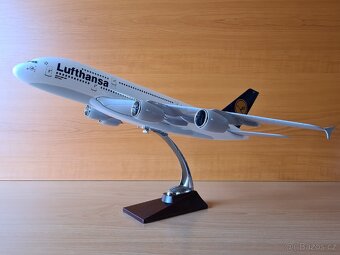 Airbus A380 LUFTHANSA velký model - 2