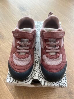 Dívčí tenisky Clarks 30/31 - 2