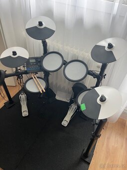 PRODÁM ELEKTRONICKÉ BICÍ HAMPBACK - 2