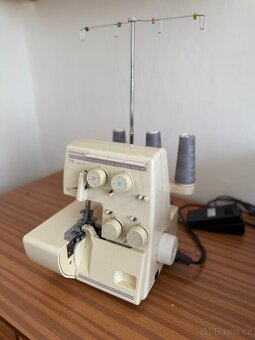 Hobbylock 776 PFAFF + nitě - 2