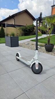 Xiaomi MI Electric Scooter M365 ve výborném stavu - 2