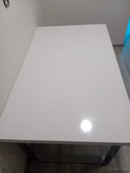 Jidelni set- stul a 6ks židlí - 2