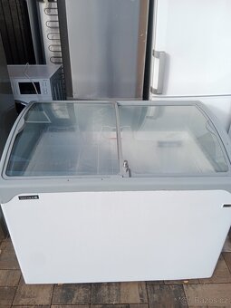 Pultovy proskleny mrazak - 2