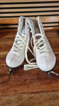 Dámské lední brusle 35 - 2