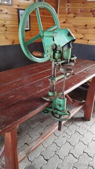 Strojek na uzavírání plechových konzerv BAX136 - 2