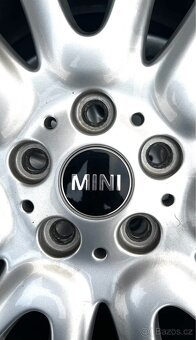 Mini Cooper - obuté letni kola. - 2