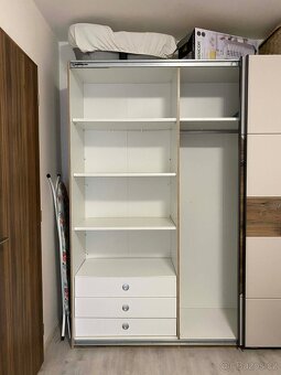 2 roky stará skříň Pardubice - 2