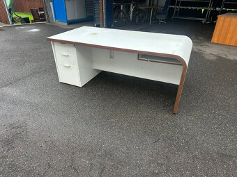 Kancelářský nábytek stoly - židle nezničený zachovalý - 2