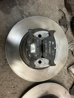 Přední brzdy bmw e90/91 - 2