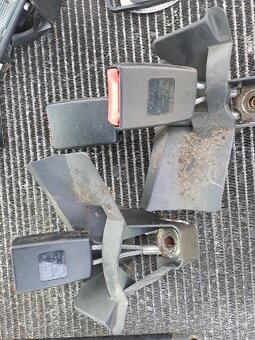 Náhradní díly 2 na Audi A4 - 2